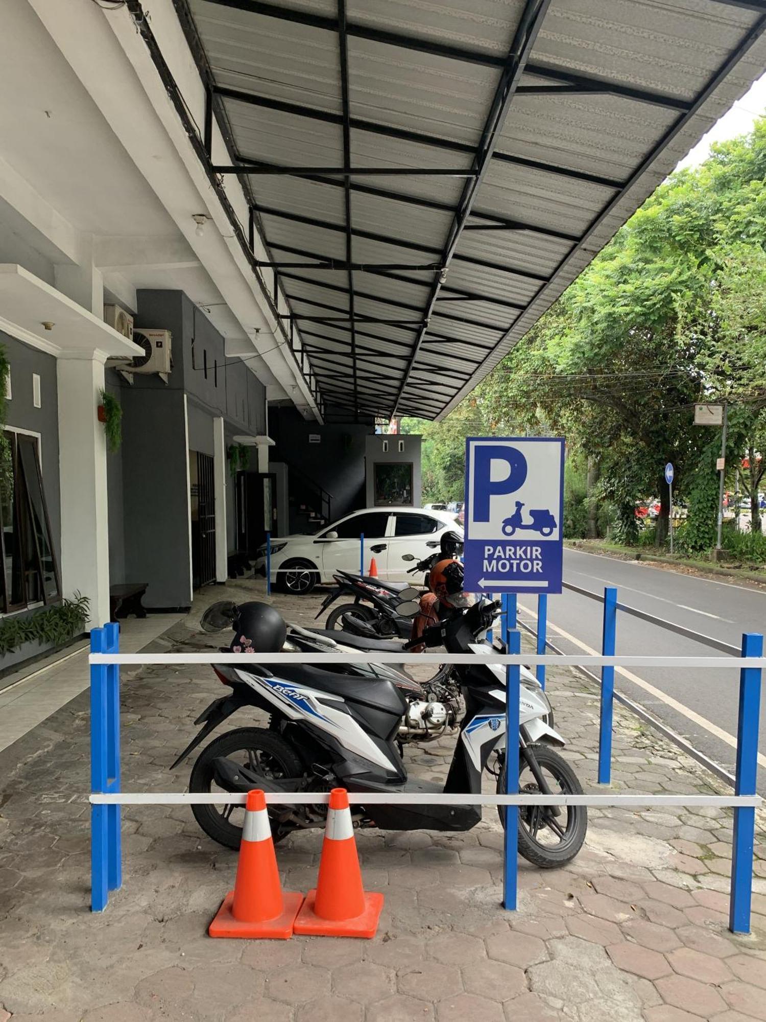 Sawojajar Inn Ngadipuro Buitenkant foto